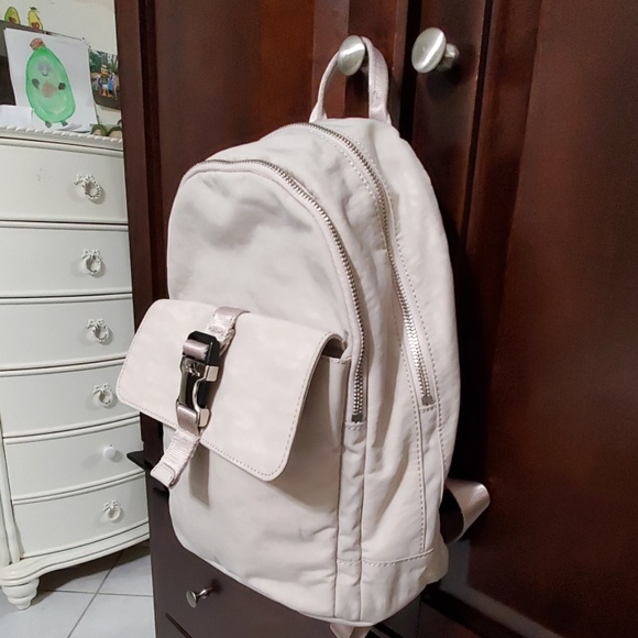 Kipling - Picture 2 of 6